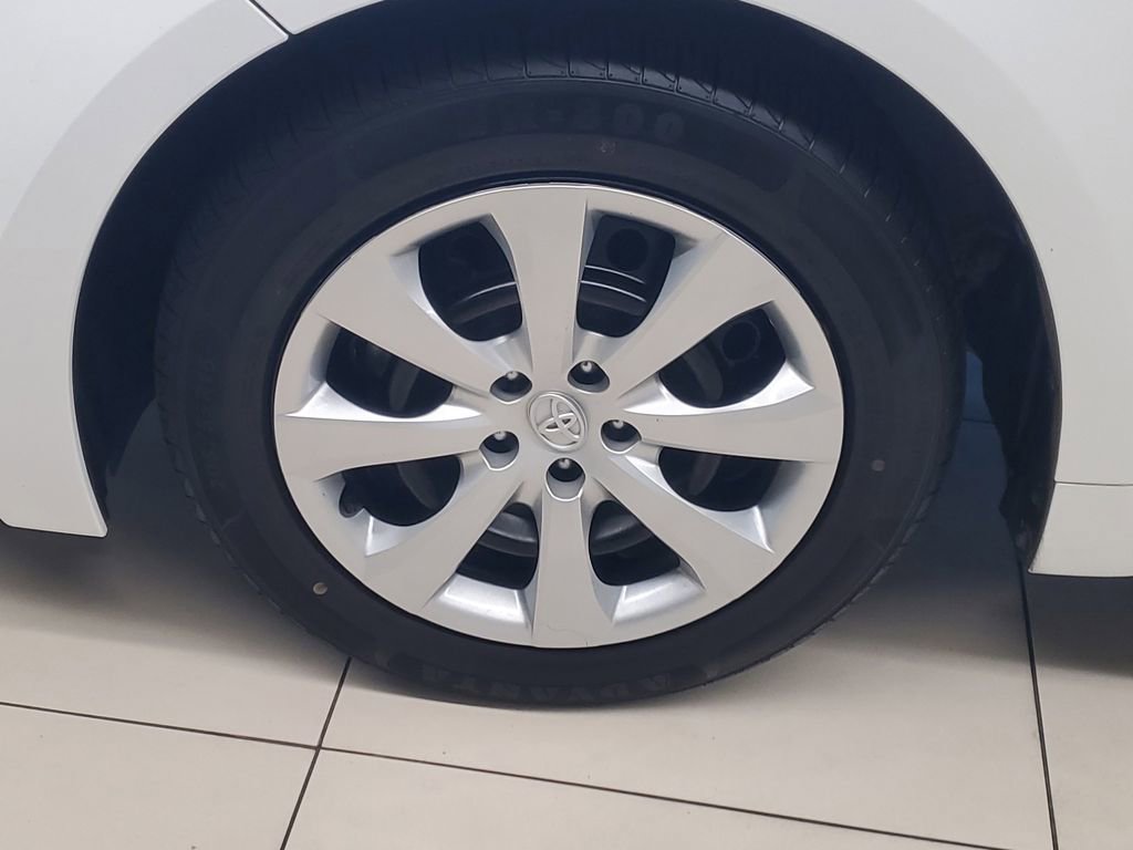 Used 2023 Toyota Corolla LE image 4