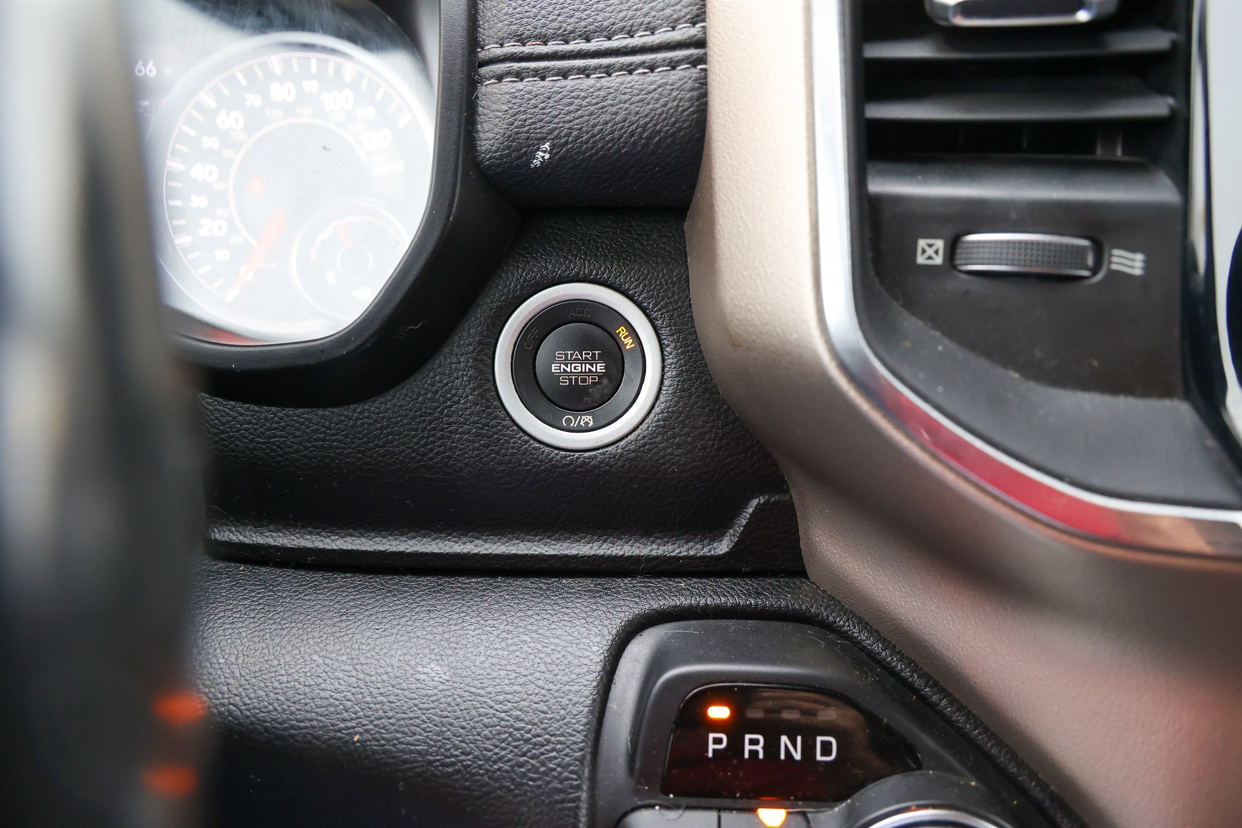 Used 2019 RAM 1500 Laramie AWD/4WD image 23