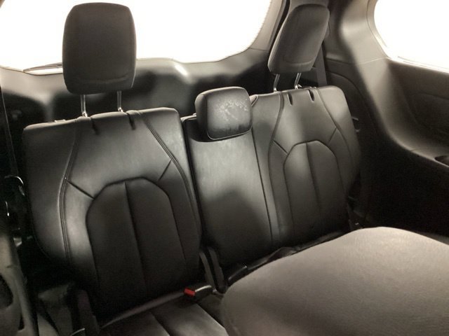 Used 2019 Chrysler Pacifica Touring-L FWD image 26