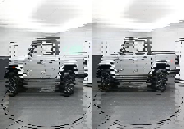 Used 2024 Jeep Gladiator Sport image 7