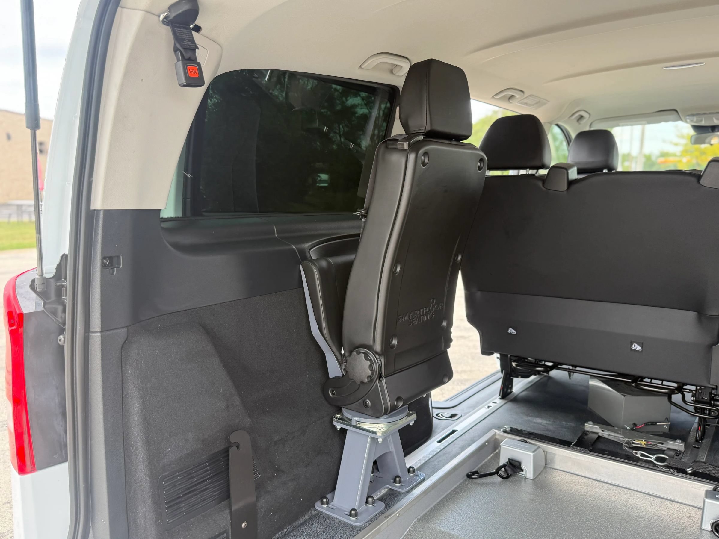 Used 2019 Mercedes-Benz Metris Passenger image 29