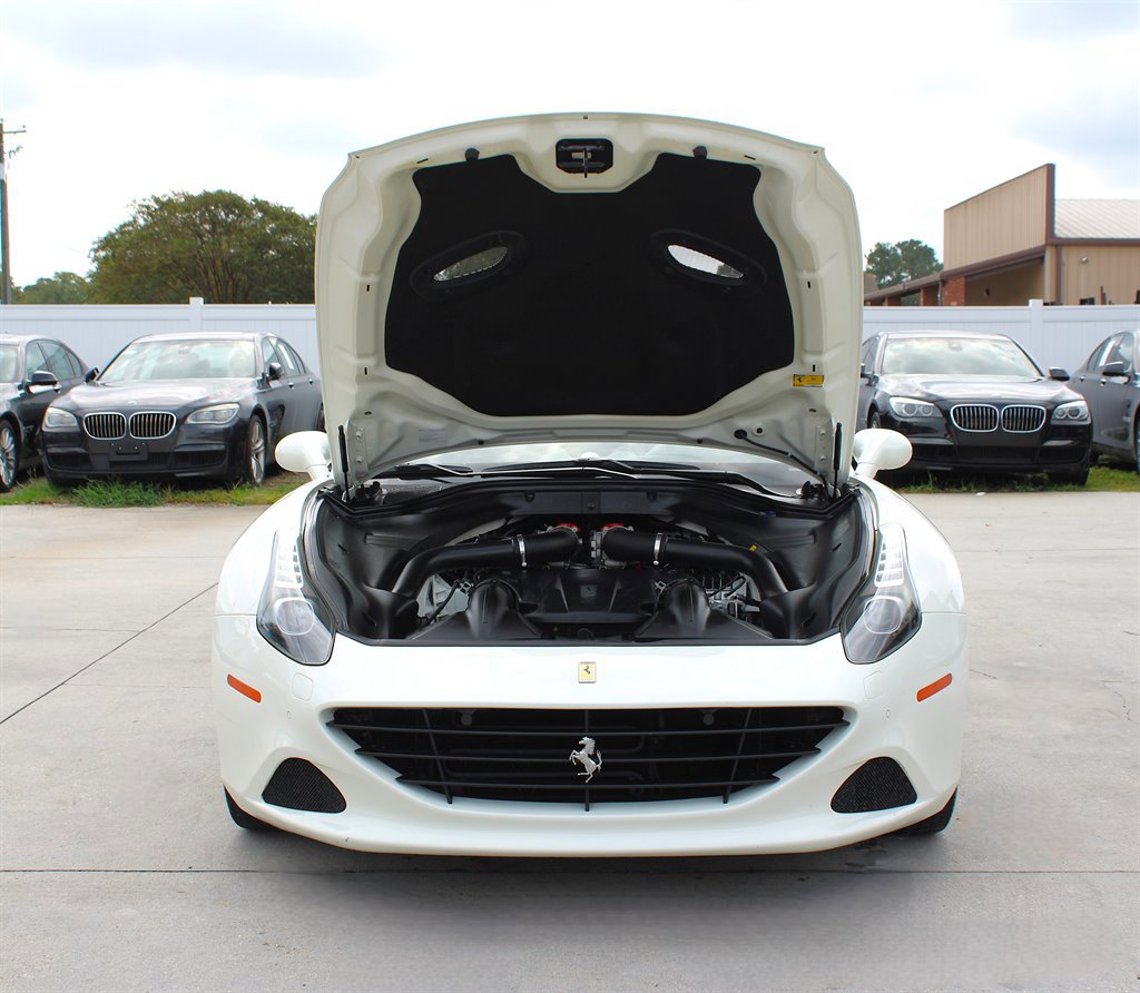 Used 2015 Ferrari California T RWD image 56