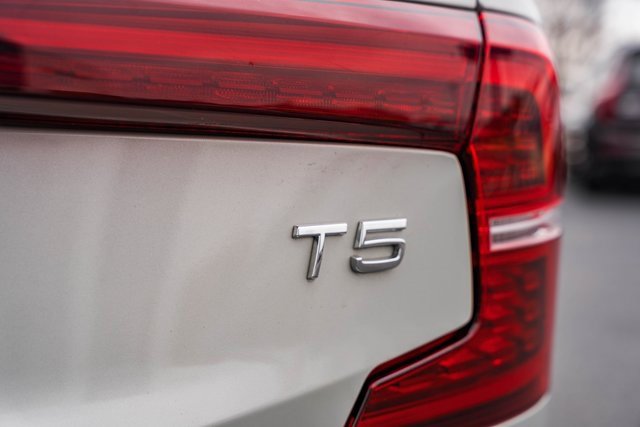 Used 2021 Volvo S60 T5 Momentum w/ Protection Package Premier image 9