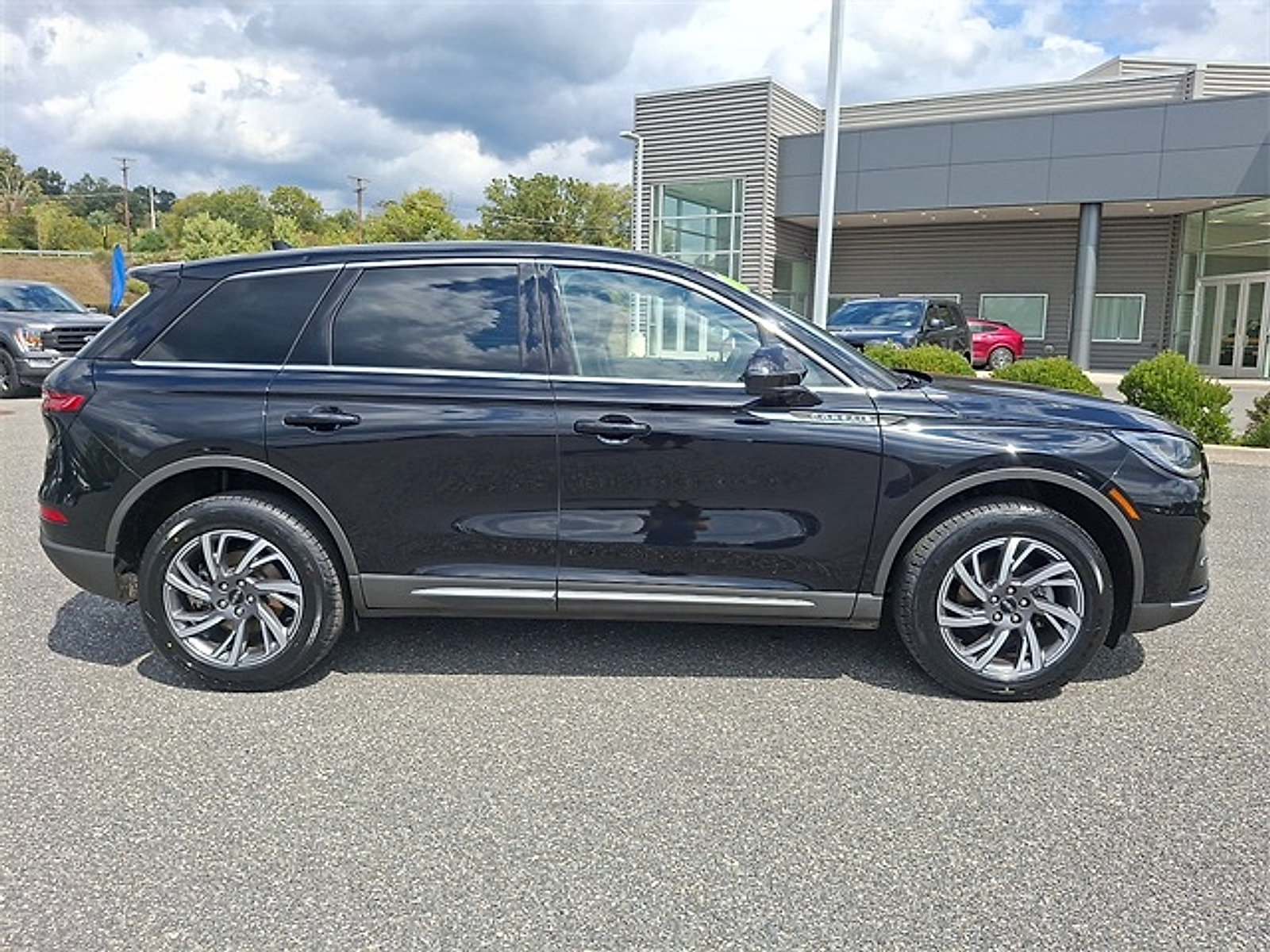 Certified 2023 Lincoln Corsair AWD w/ Equipment Group 101A image 7