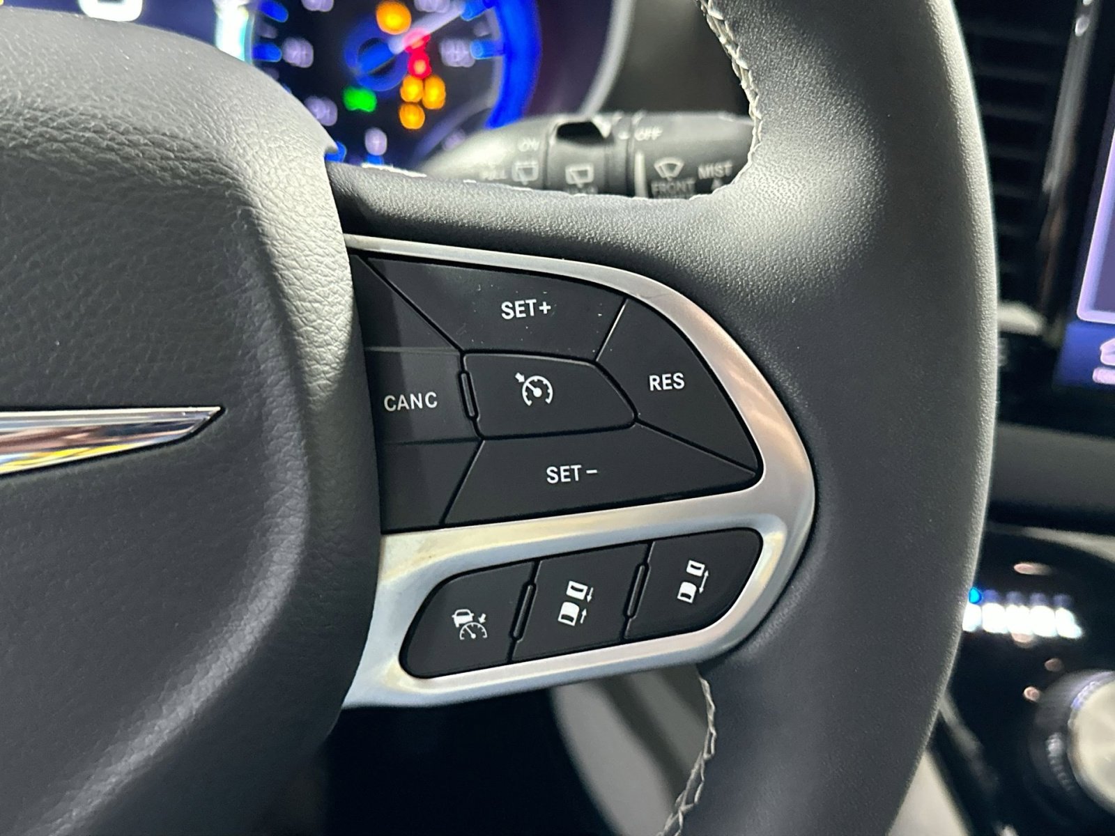 Used 2023 Chrysler Pacifica Touring-L image 20