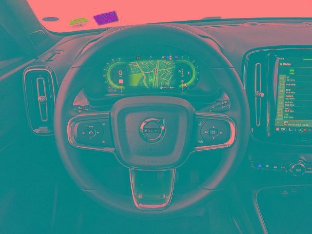 Used 2024 Volvo XC40 B5 Core image 9