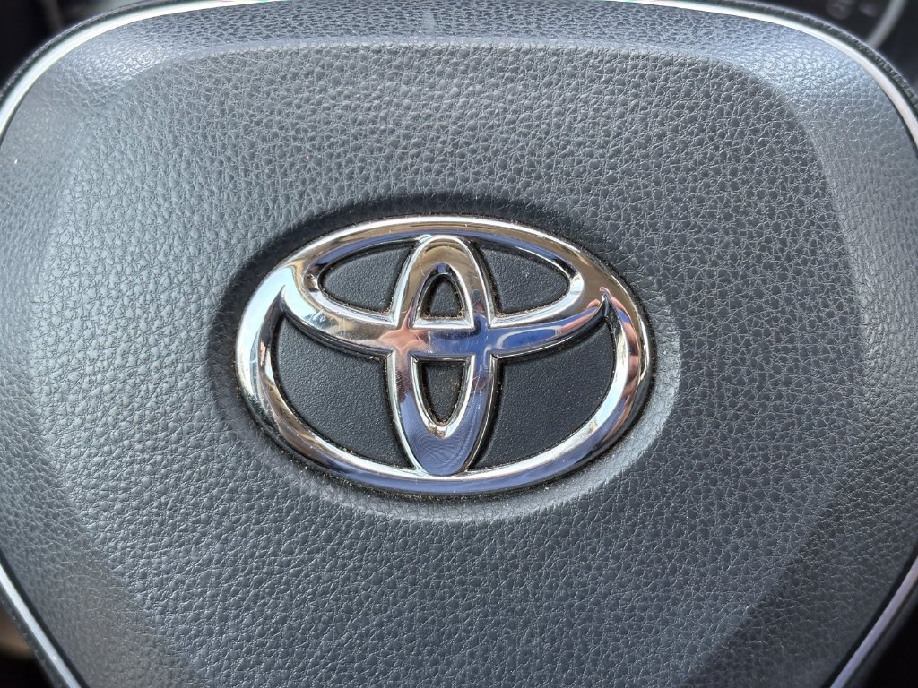 Used 2022 Toyota RAV4 XLE Premium FWD image 28