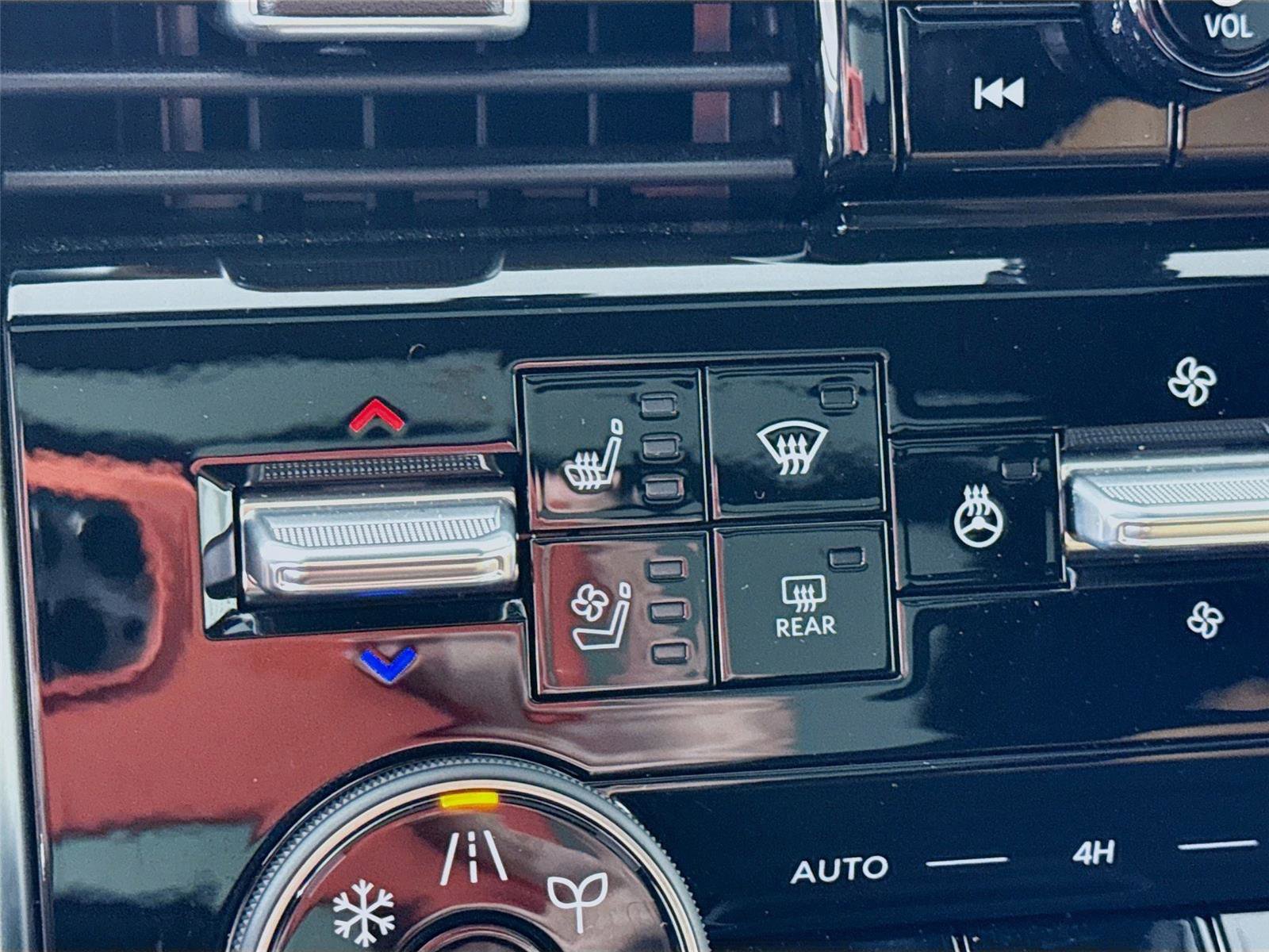 Used 2025 Nissan Armada Platinum Reserve w/ Convenience Package image 14