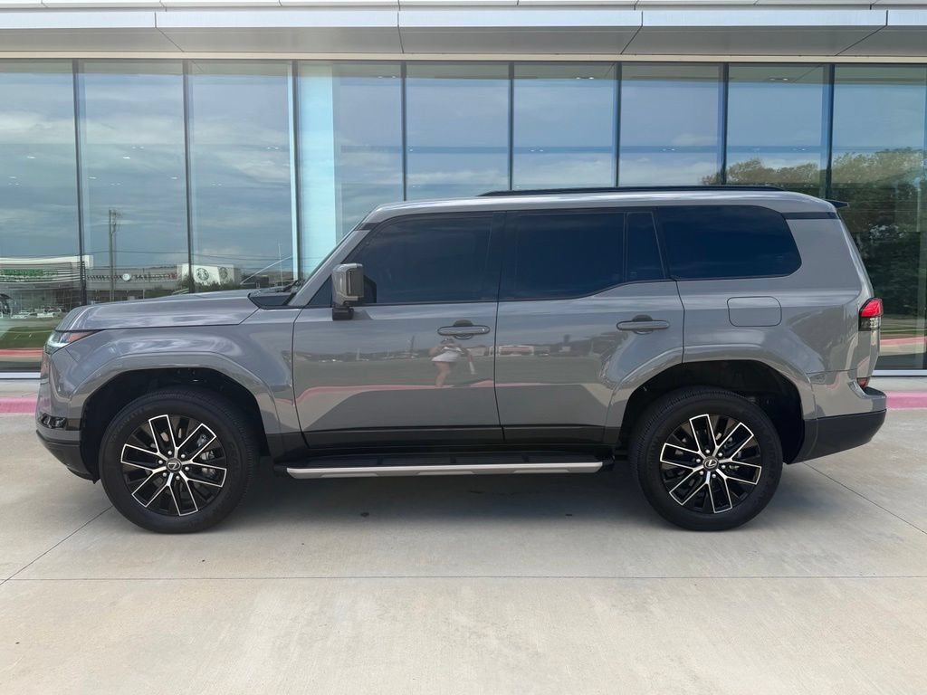 Used 2025 Lexus GX 550 w/ Cold Area Package AWD/4WD image 2