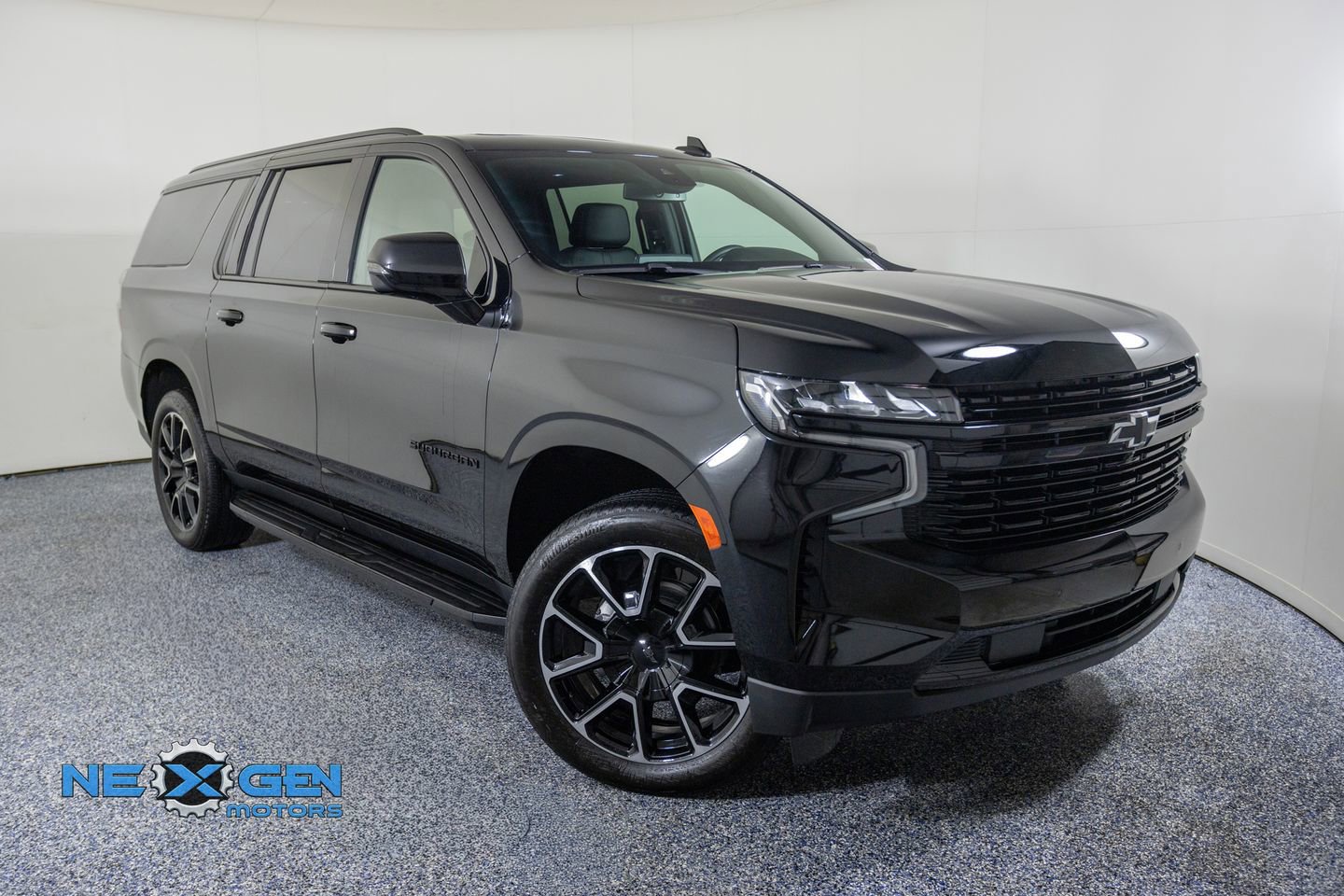 Used 2024 Chevrolet Suburban RST w/ Luxury Package AWD/4WD image 1