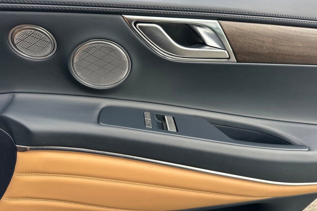 Used 2023 Genesis GV80 2.5T w/ Prestige 20" Package image 20