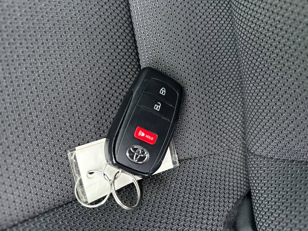 Used 2025 Toyota 4Runner SR5 image 31