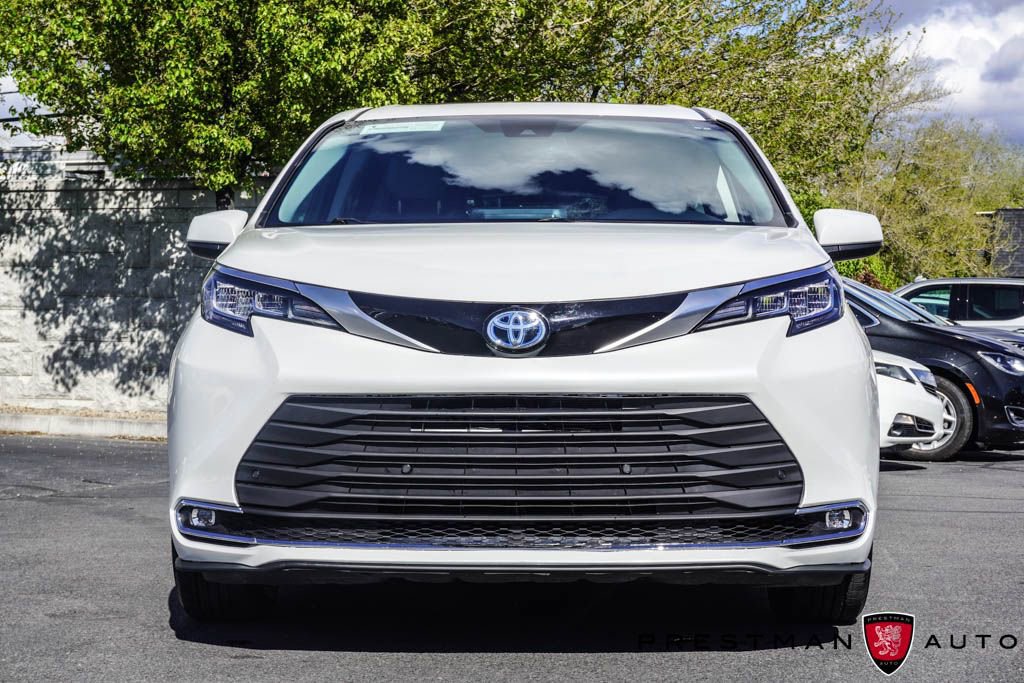 Used 2024 Toyota Sienna XLE AWD/4WD image 17