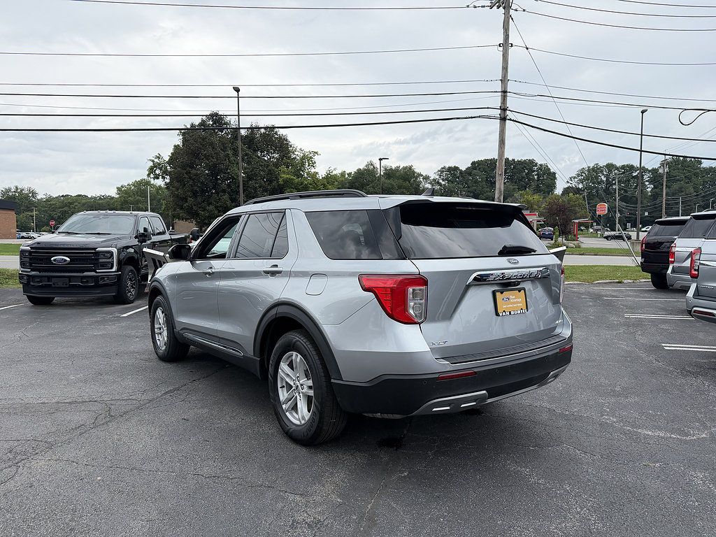 Certified 2023 Ford Explorer XLT w/ Equipment Group 202A AWD/4WD image 4
