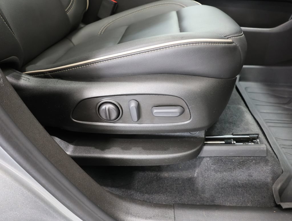 Used 2023 Chevrolet Traverse Premier AWD/4WD image 22