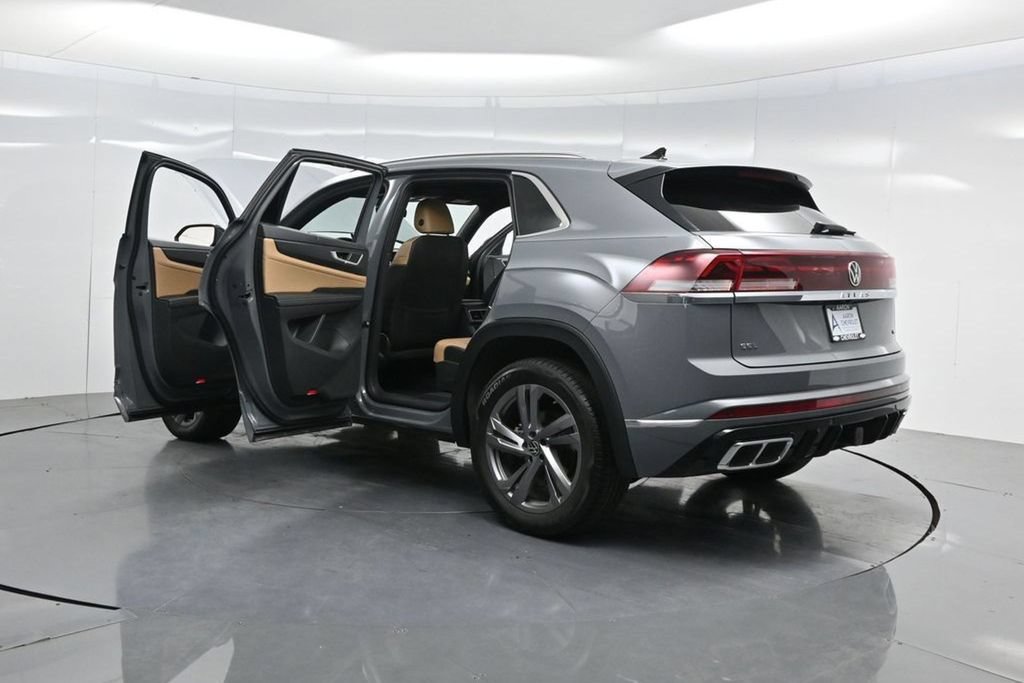 Used 2024 Volkswagen Atlas Cross Sport SEL R-Line AWD/4WD image 56