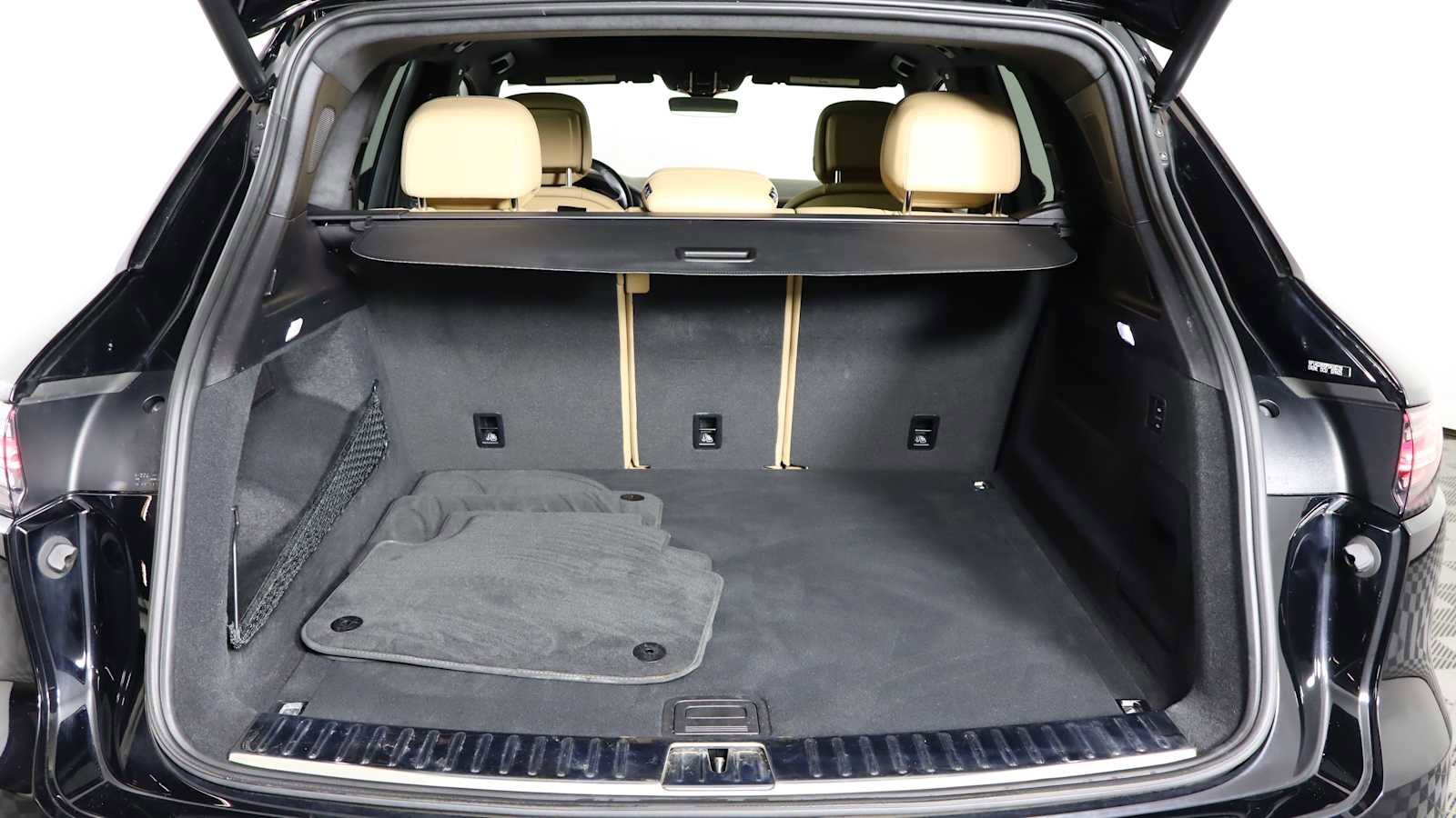 Used 2023 Porsche Cayenne GTS image 4