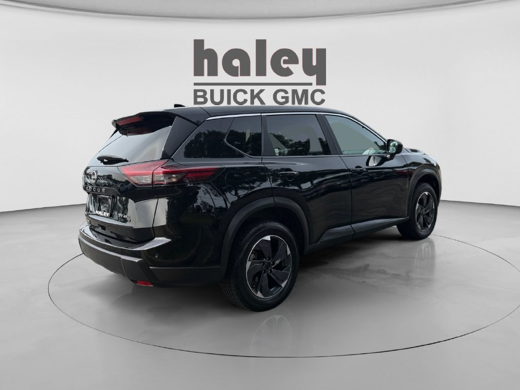 Used 2024 Nissan Rogue SV AWD/4WD image 5