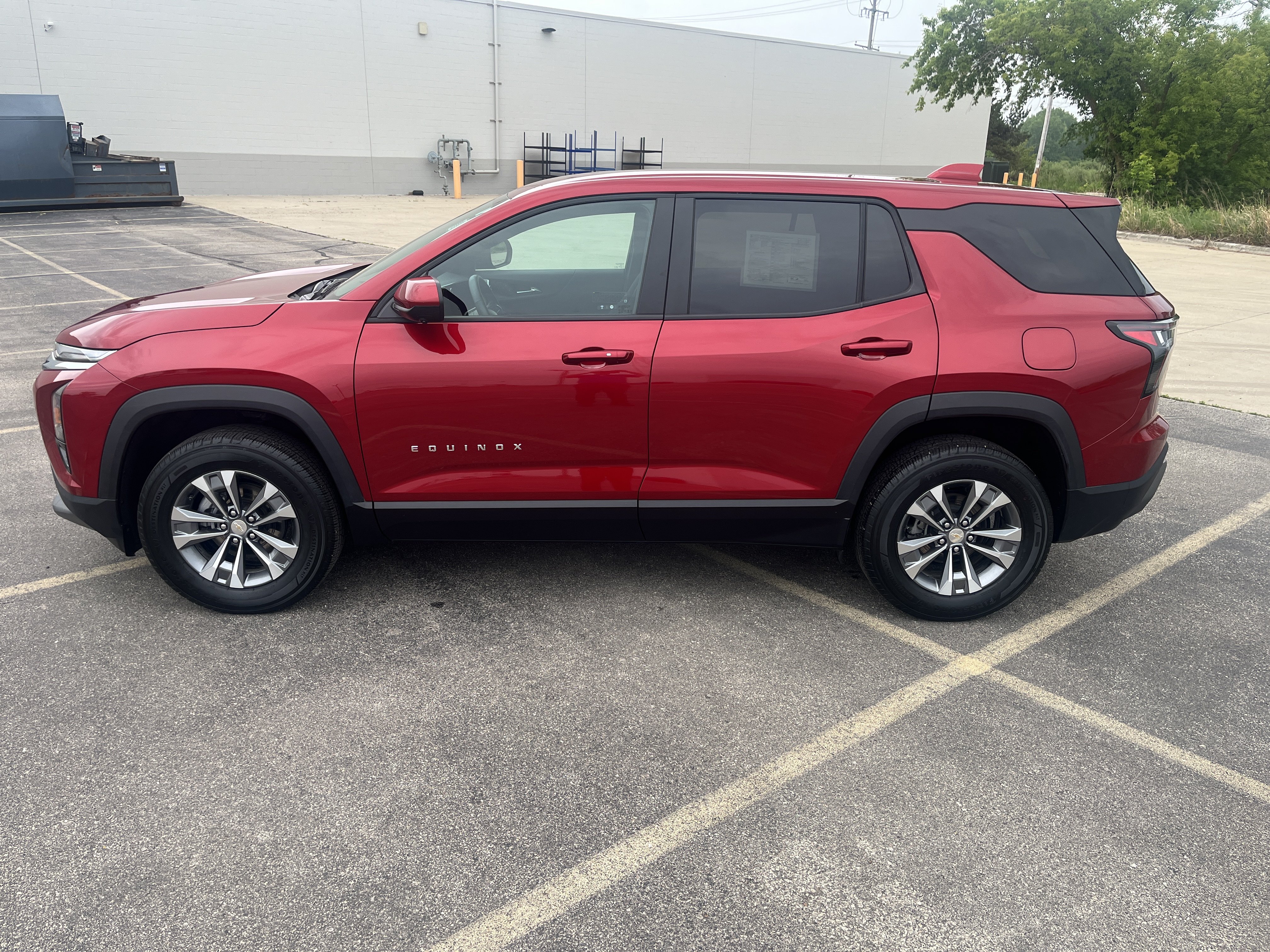 Used 2025 Chevrolet Equinox LT w/ Safety and Technology Package FWD image 3