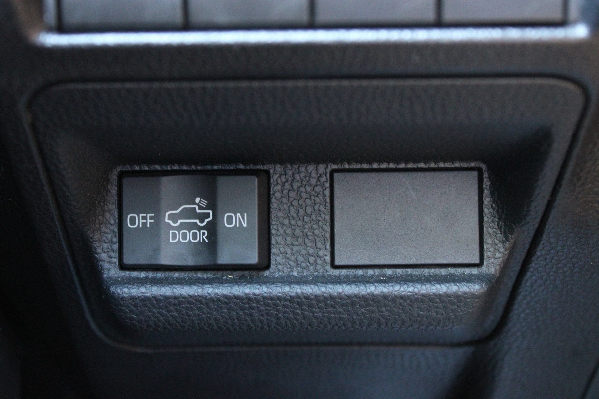 Used 2025 Toyota Tacoma SR5 AWD/4WD image 21