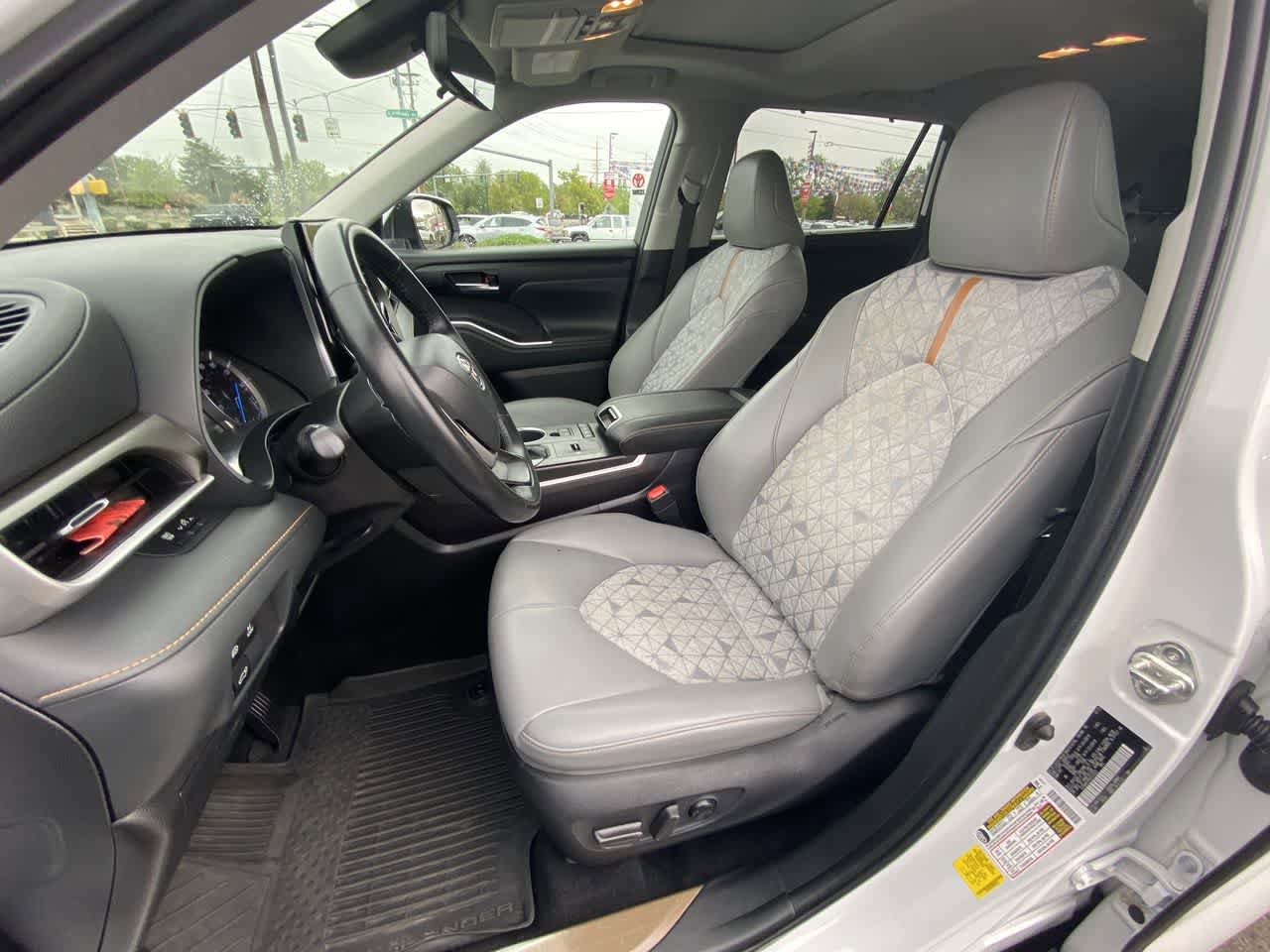 Used 2022 Toyota Highlander Bronze Edition AWD/4WD image 11