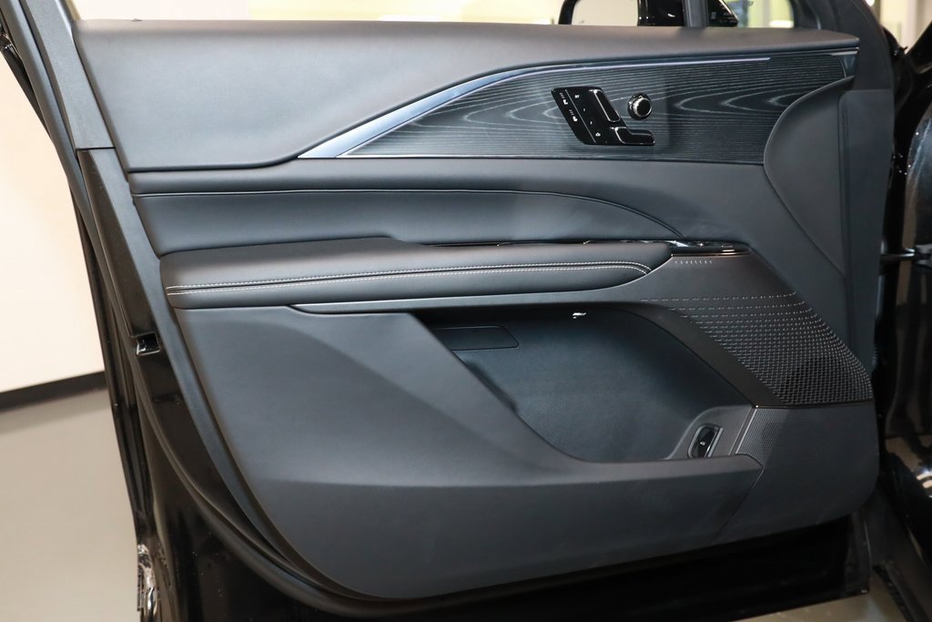 Used 2024 Cadillac Lyriq Luxury image 22