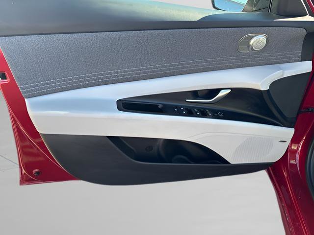 Certified 2025 Hyundai Elantra Limited FWD image 13