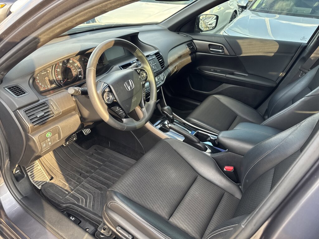 Used 2017 Honda Accord Sport image 12