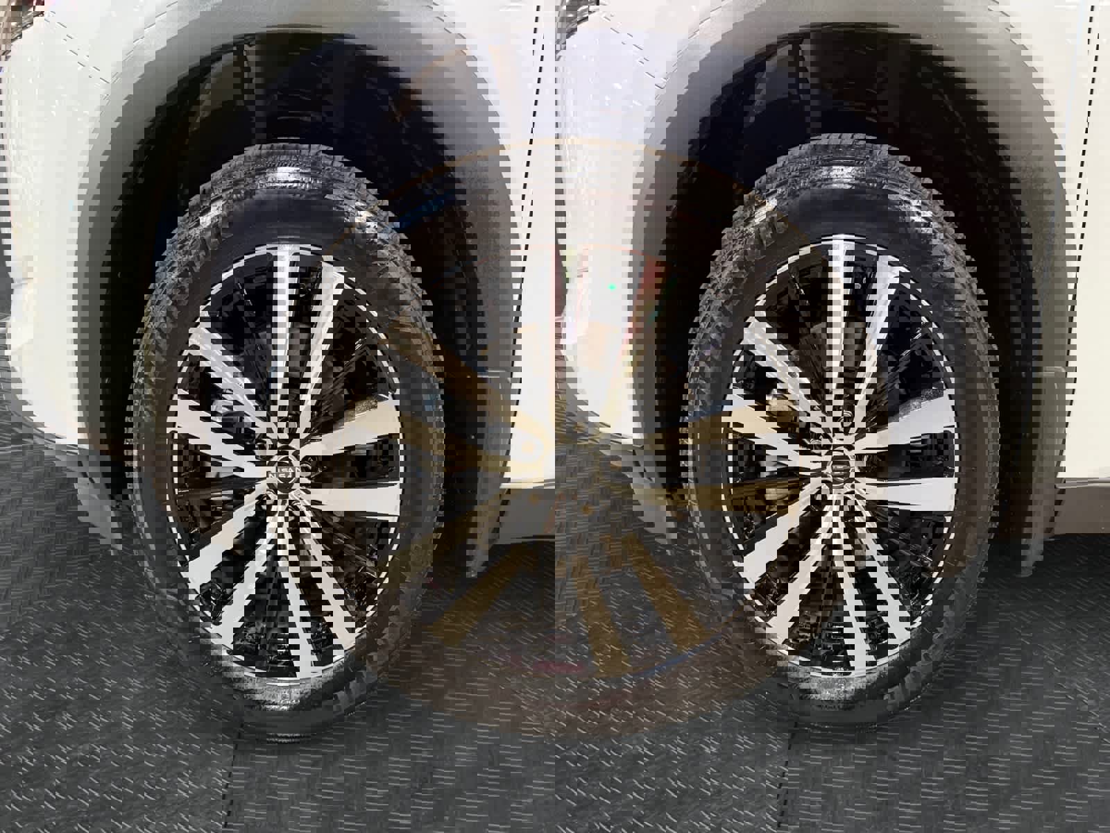 Used 2025 Nissan Pathfinder Platinum image 15