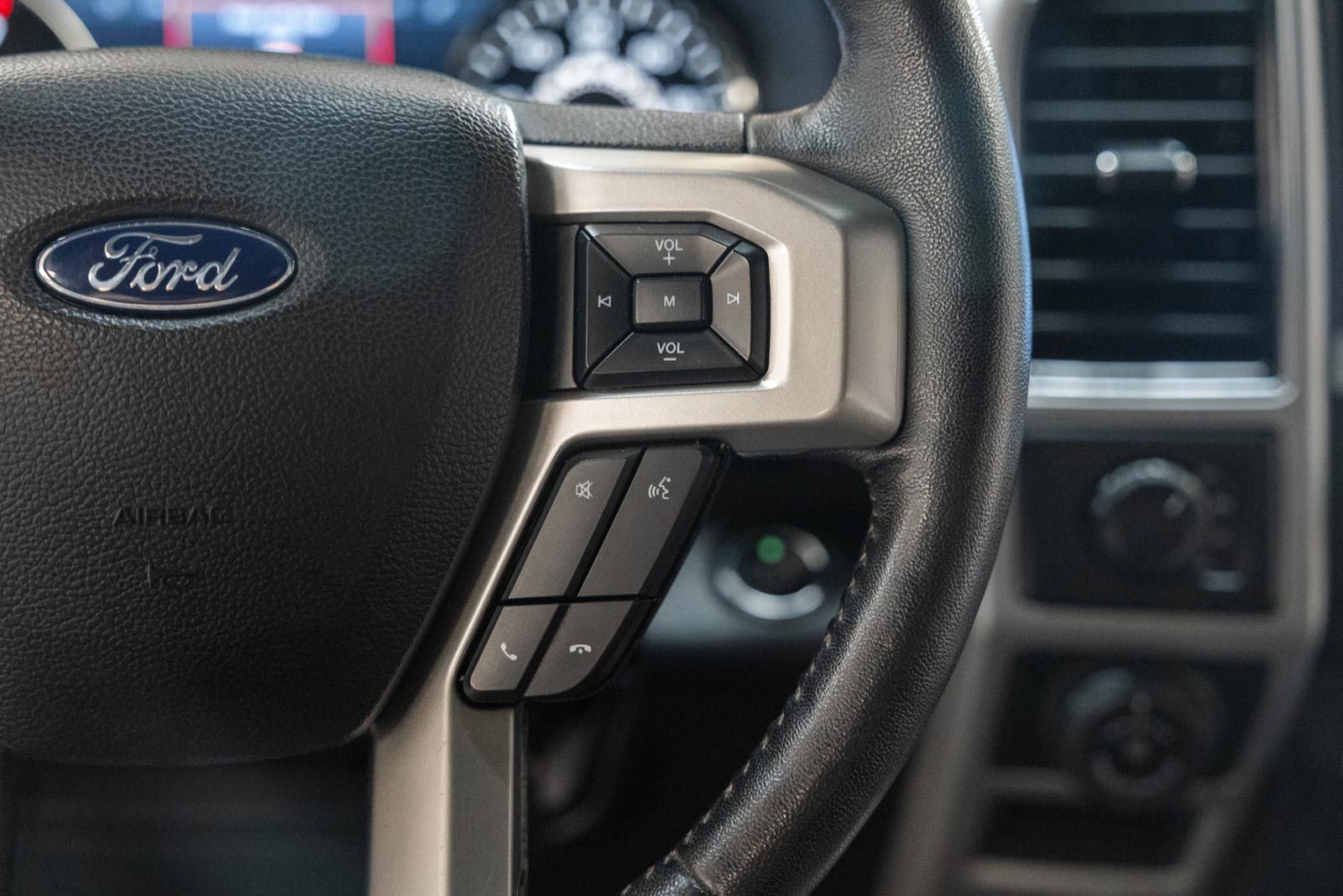 Used 2020 Ford F150 Lariat w/ Equipment Group 502A Luxury AWD/4WD image 30