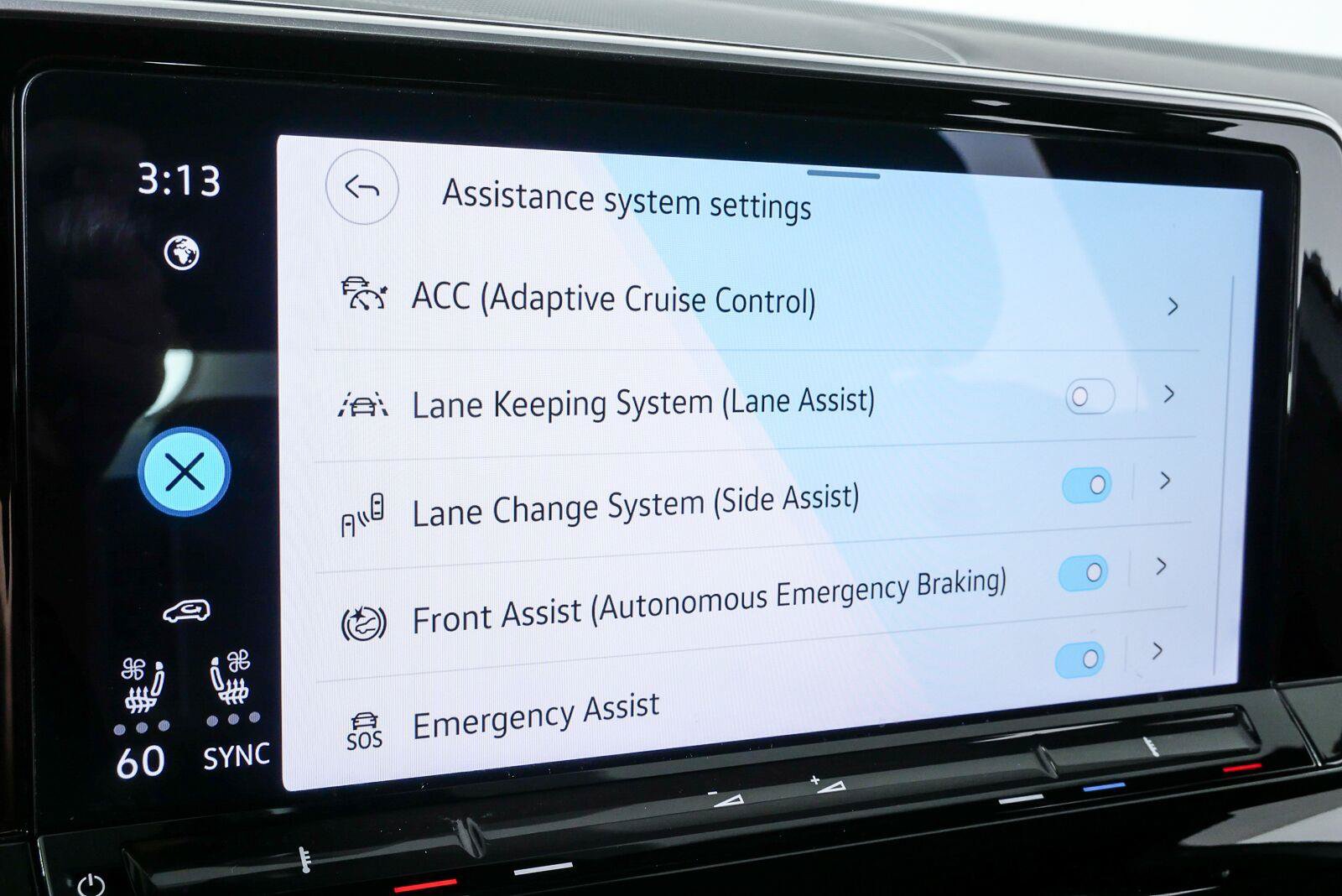 Certified 2024 Volkswagen Atlas Cross Sport SE FWD image 26