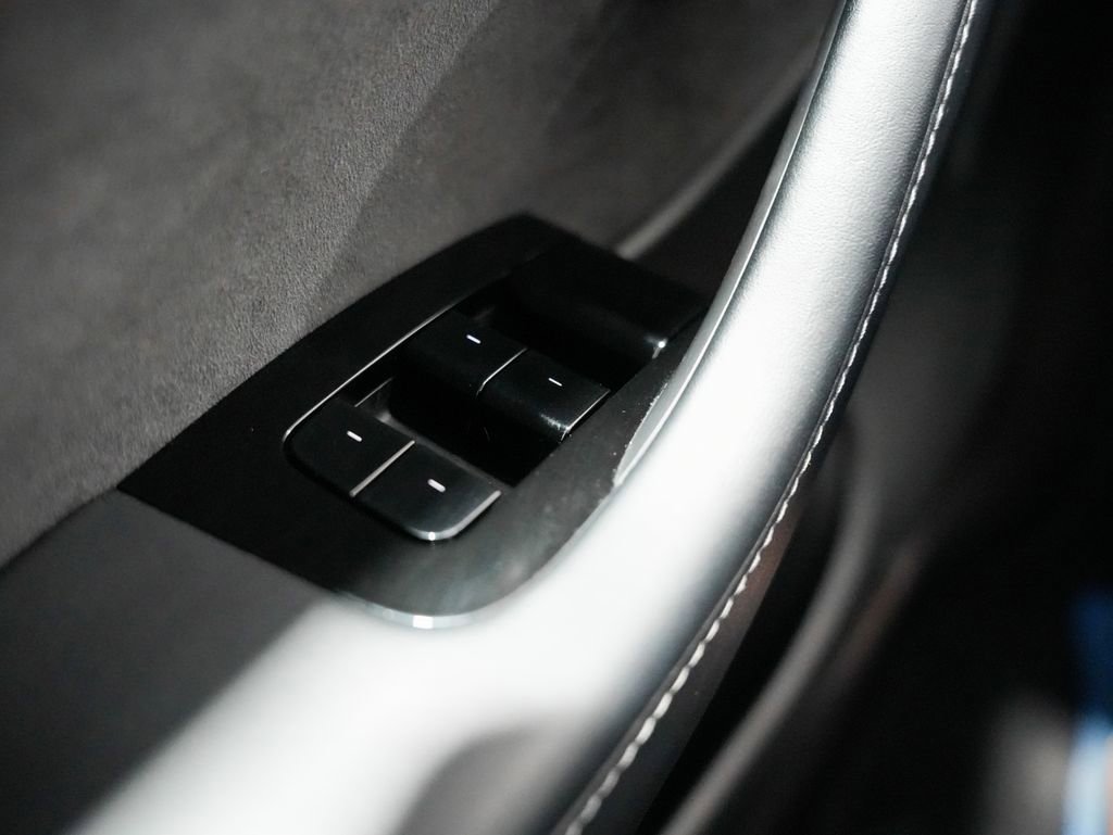 Used 2020 Tesla Model Y Long Range image 33