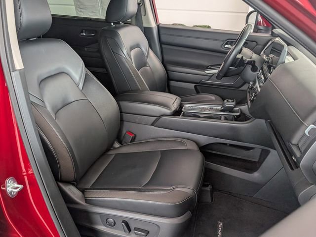 Used 2023 Nissan Pathfinder SL image 16