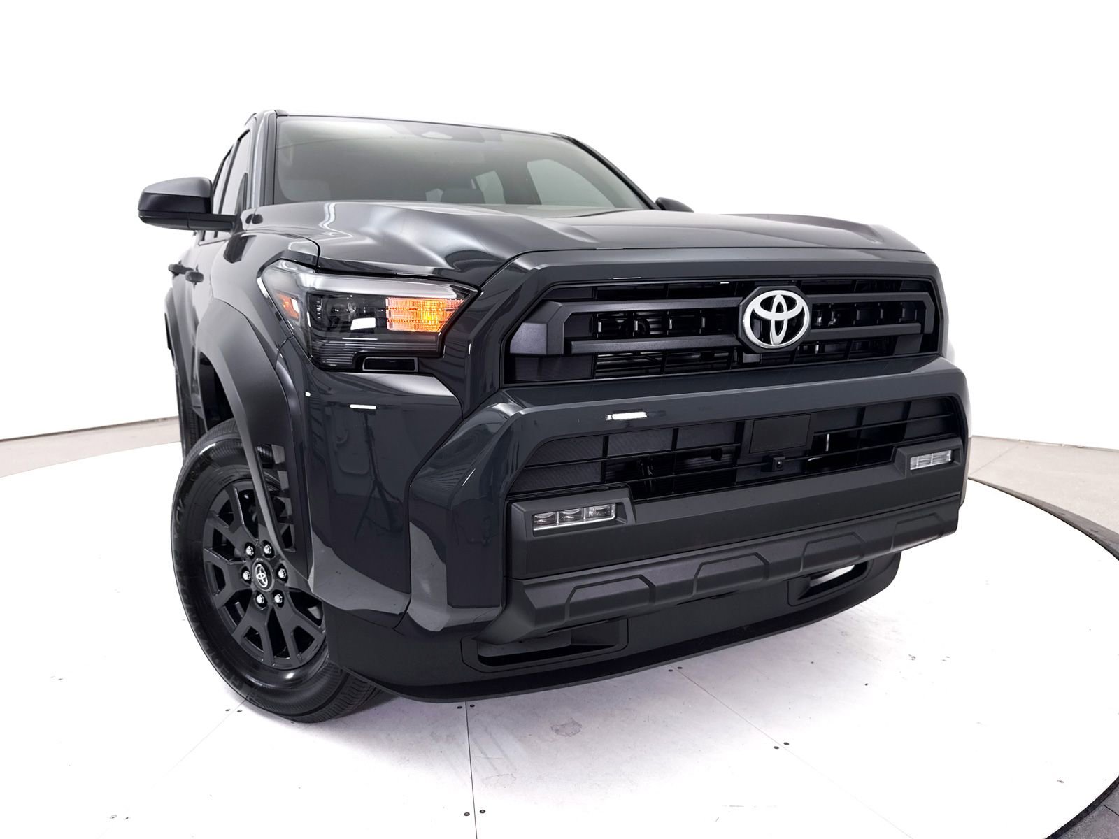 Used 2025 Toyota 4Runner SR5 AWD/4WD image 5