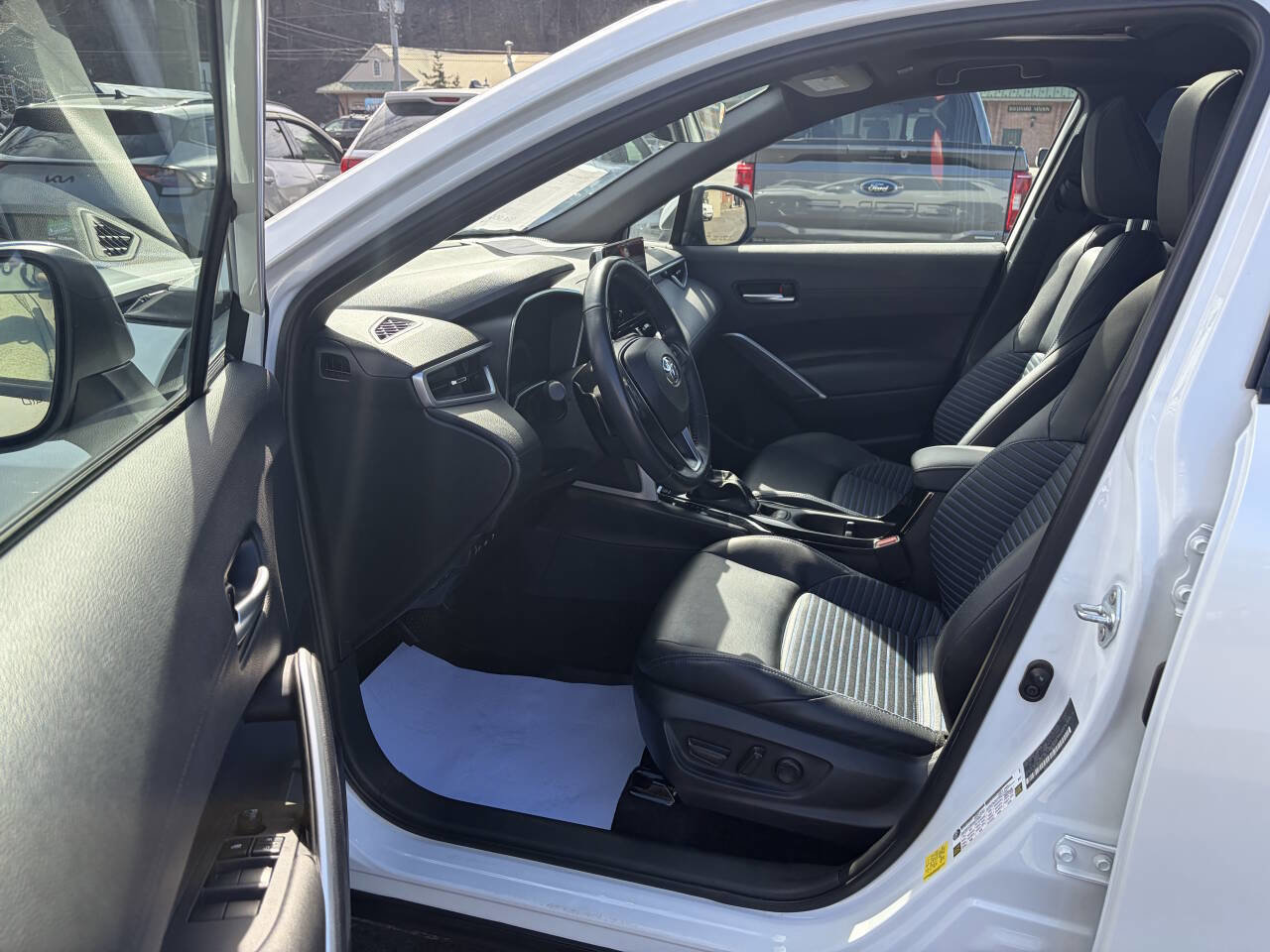 Used 2024 Toyota Corolla Cross AWD Hybrid w/ Convenience Package image 11