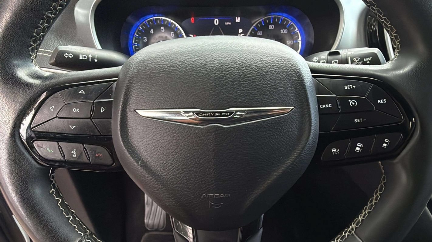 Used 2022 Chrysler Pacifica Touring-L w/ Uconnect Theater Family Group AWD/4WD image 12
