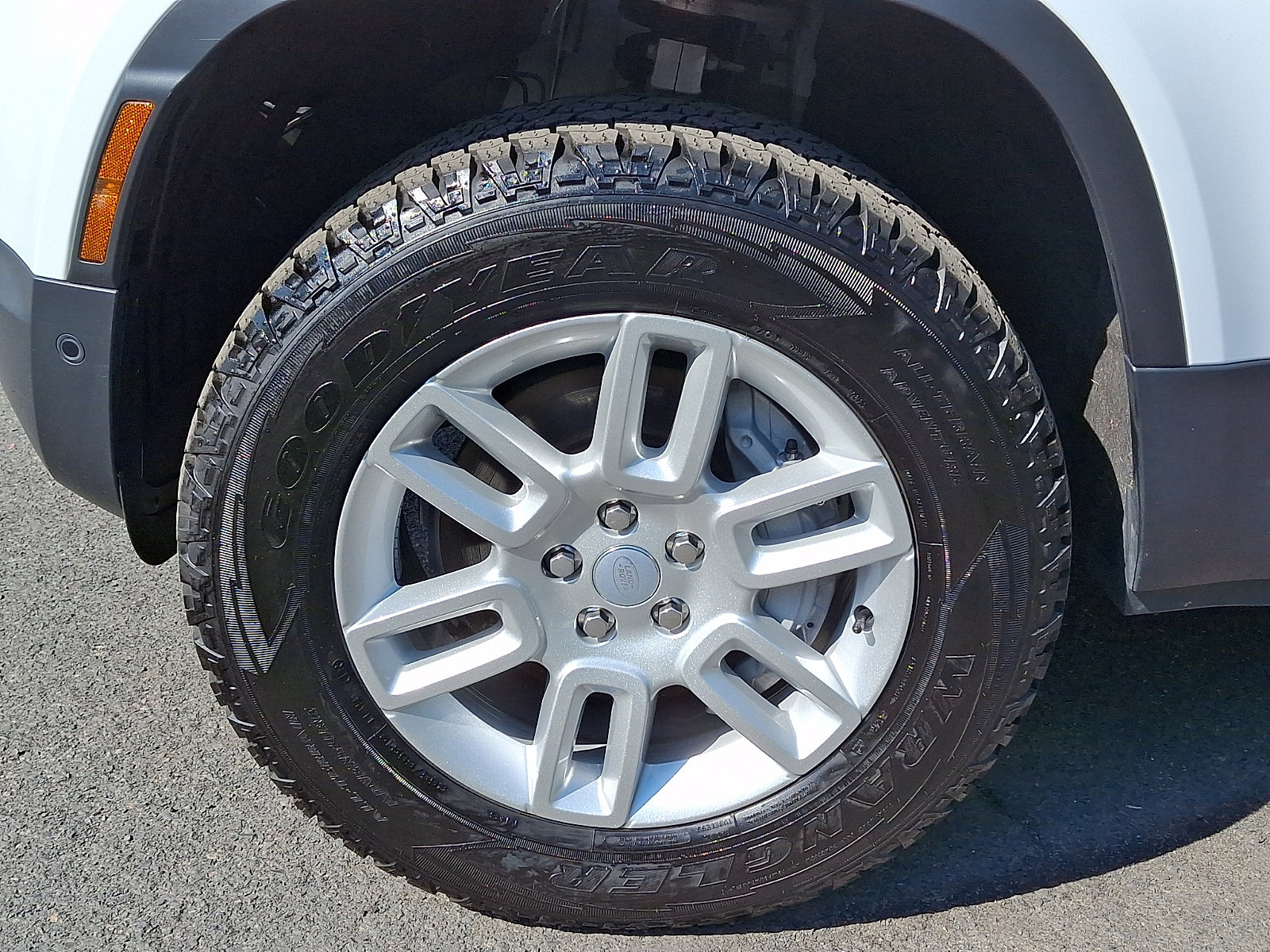 Used 2025 Land Rover Defender 110 S AWD/4WD image 9