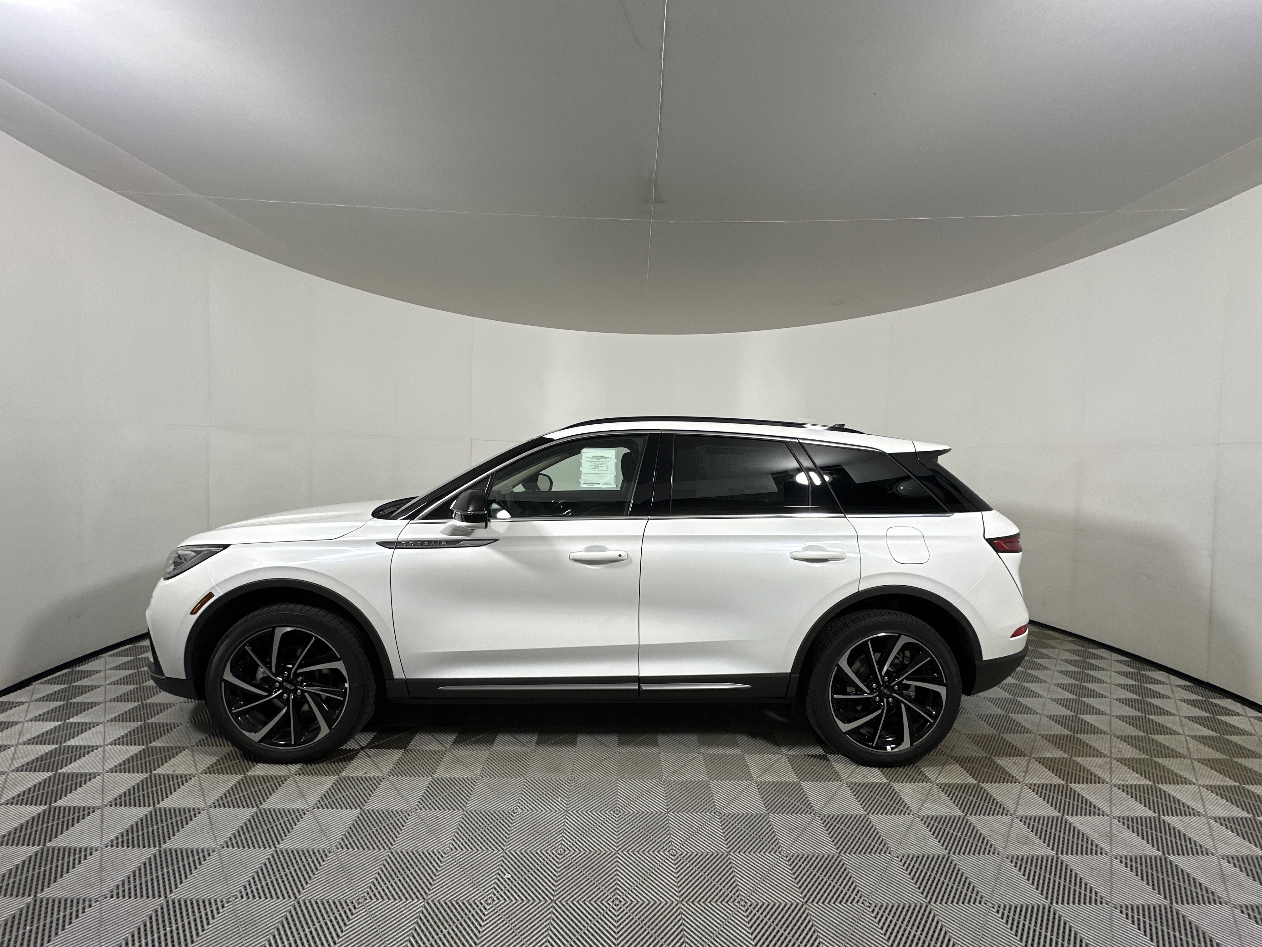 New 2026 Lincoln Corsair Reserve image 4