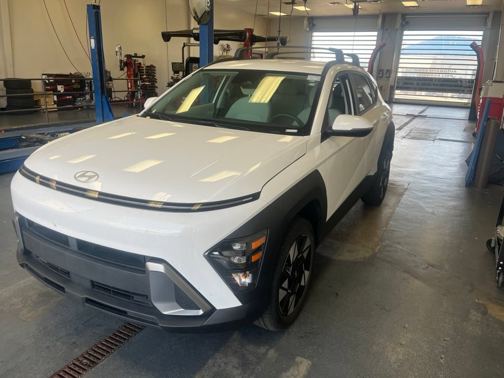 Used 2025 Hyundai Kona SEL AWD/4WD image 2