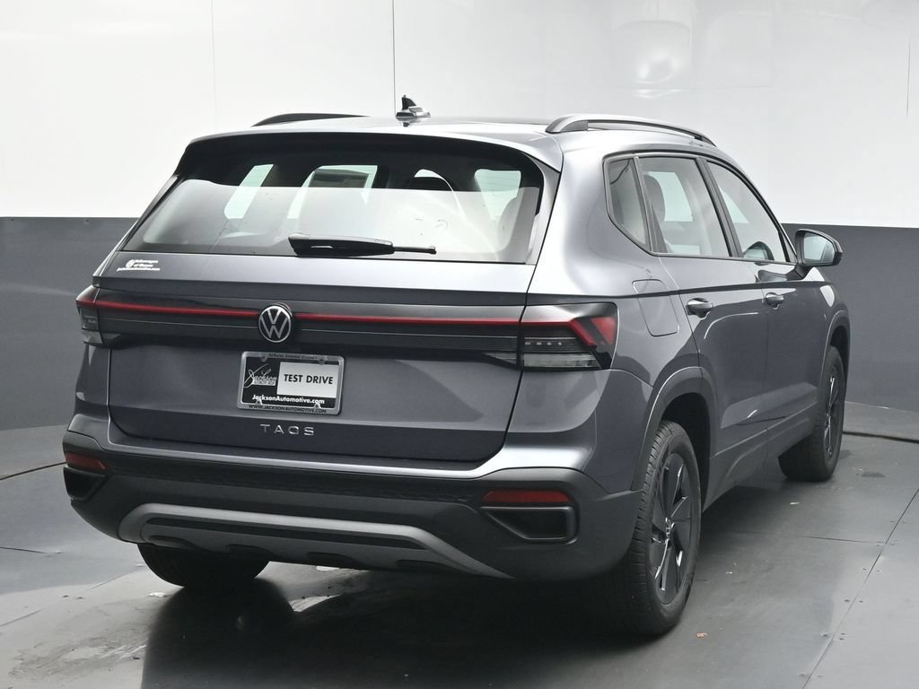 Used 2025 Volkswagen Taos SE FWD image 7