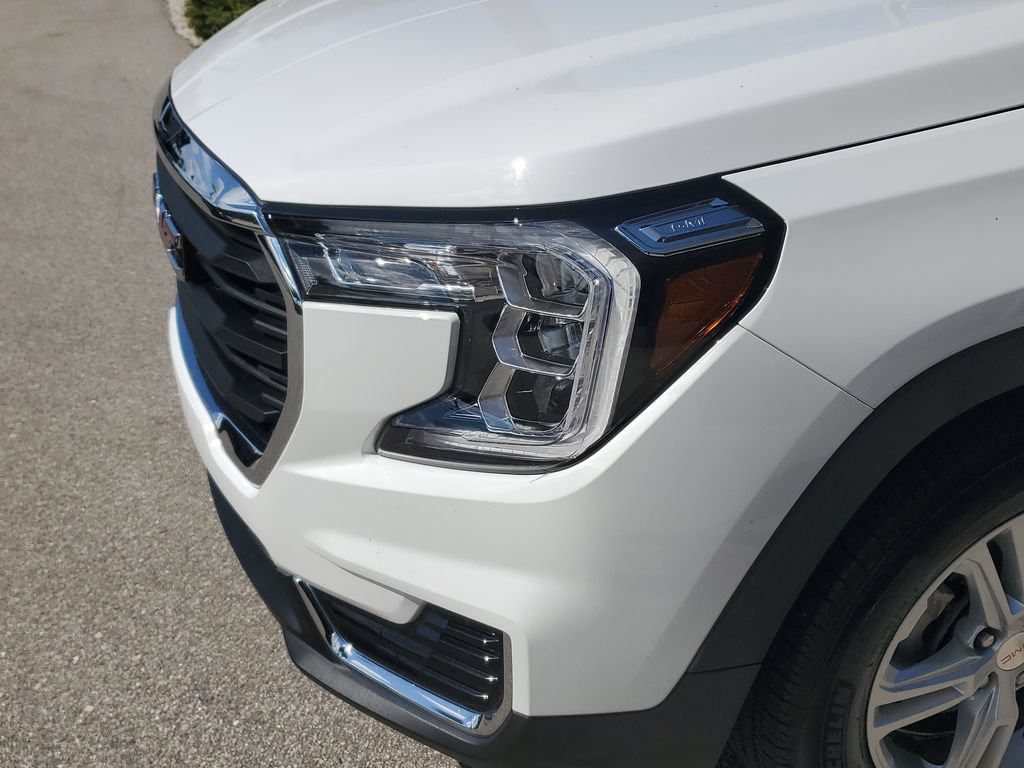 Used 2023 GMC Terrain SLE w/ Driver Convenience Package FWD image 10