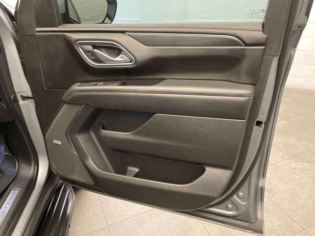Used 2021 Chevrolet Suburban RST w/ Luxury Package AWD/4WD image 28