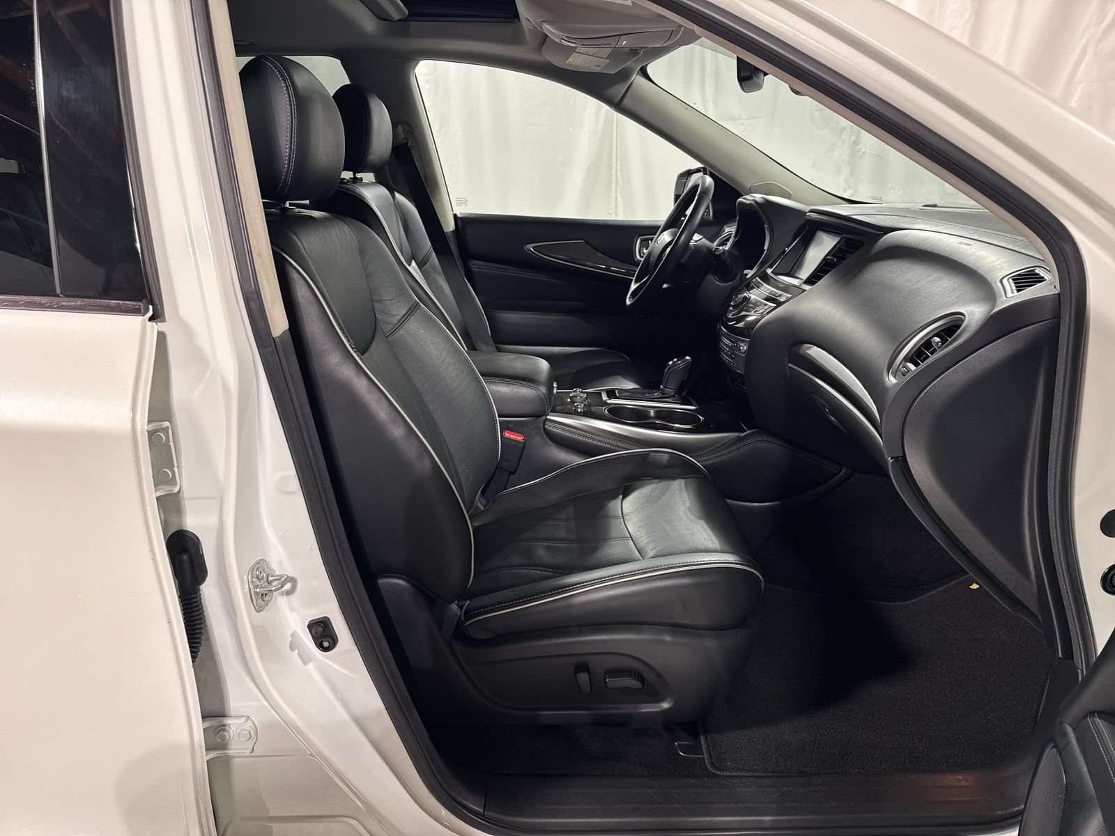Used 2019 INFINITI QX60 Luxe w/ Essential Package AWD/4WD image 14