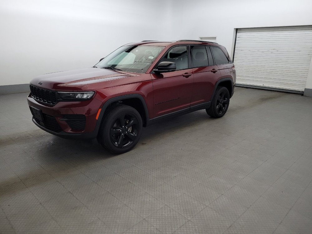 Used 2023 Jeep Grand Cherokee Altitude AWD/4WD image 2