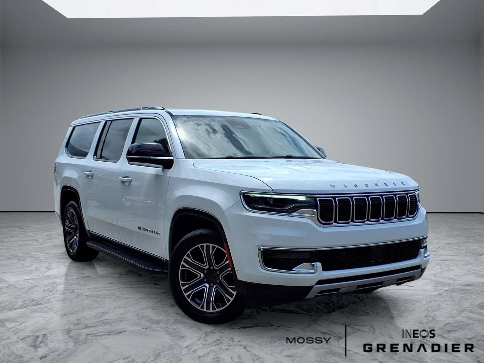 Used 2024 Jeep Wagoneer L Series II RWD image 1