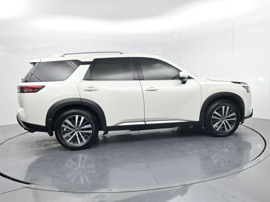 Used 2022 Nissan Pathfinder Platinum w/ Cargo Package image 8