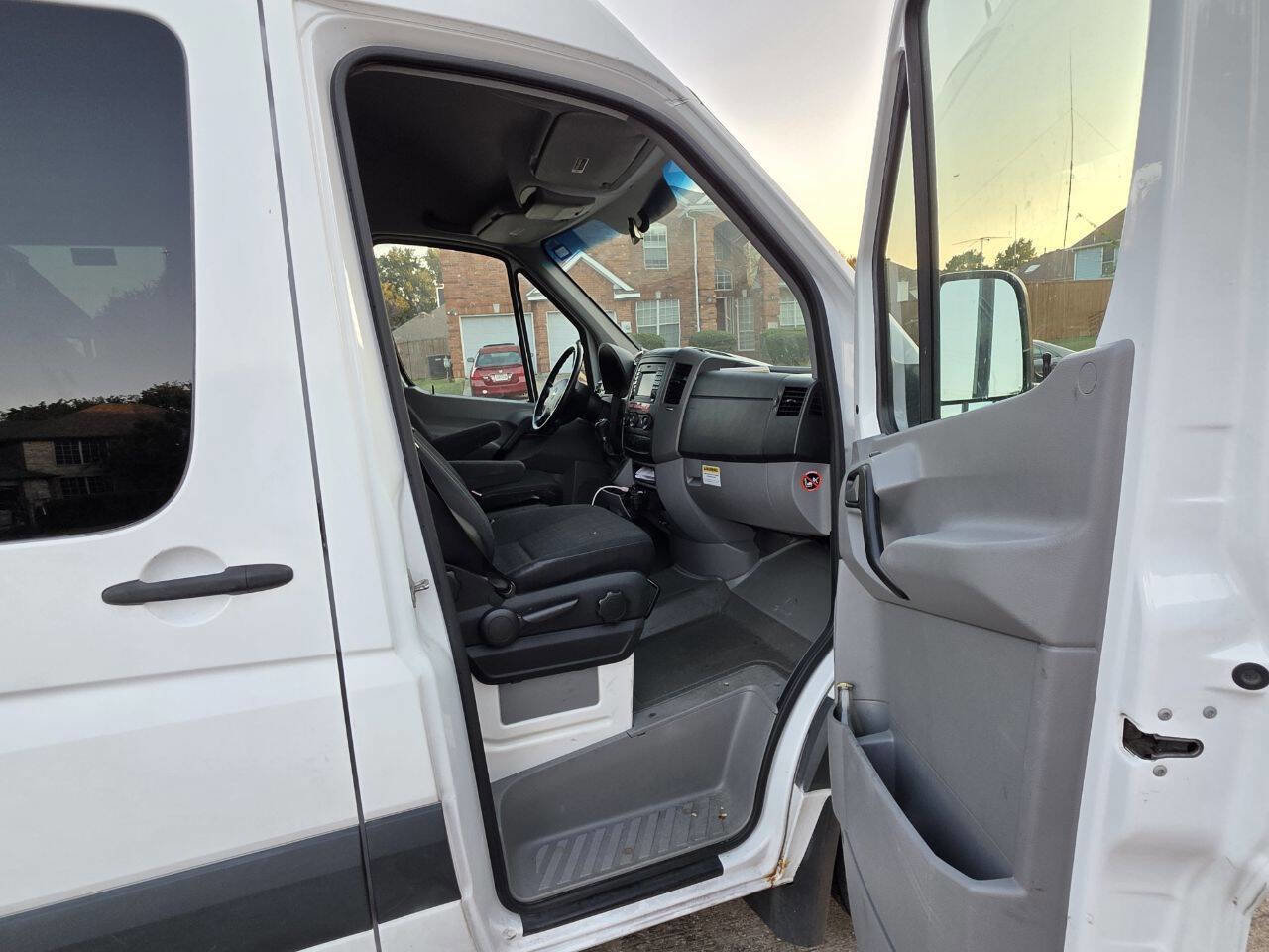 Used 2014 Freightliner Sprinter 2500 image 9