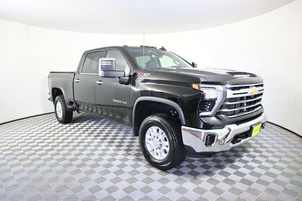Used 2025 Chevrolet Silverado 3500 LTZ w/ LTZ Convenience Package AWD/4WD image 10