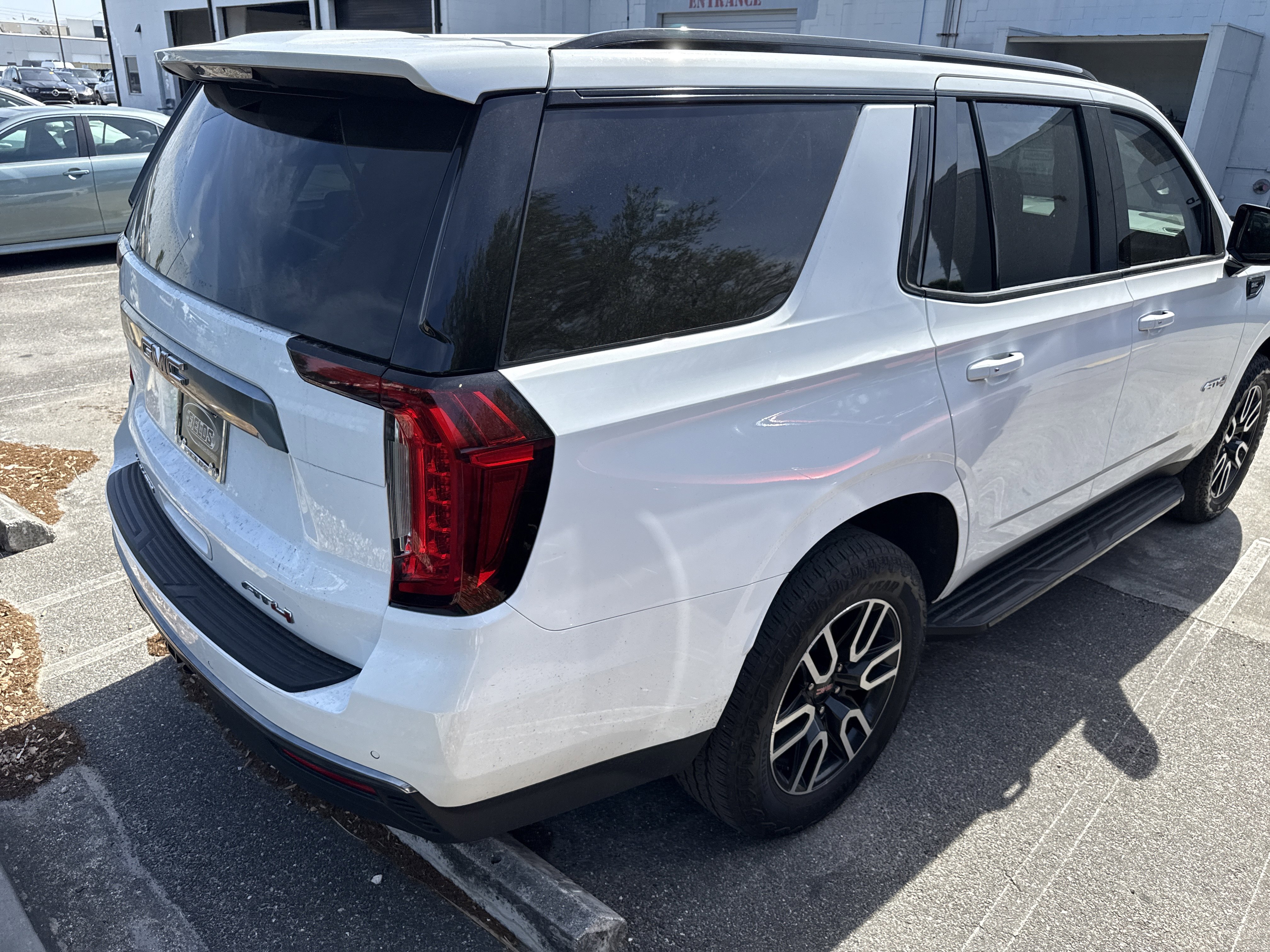 Used 2023 GMC Yukon AT4 image 2