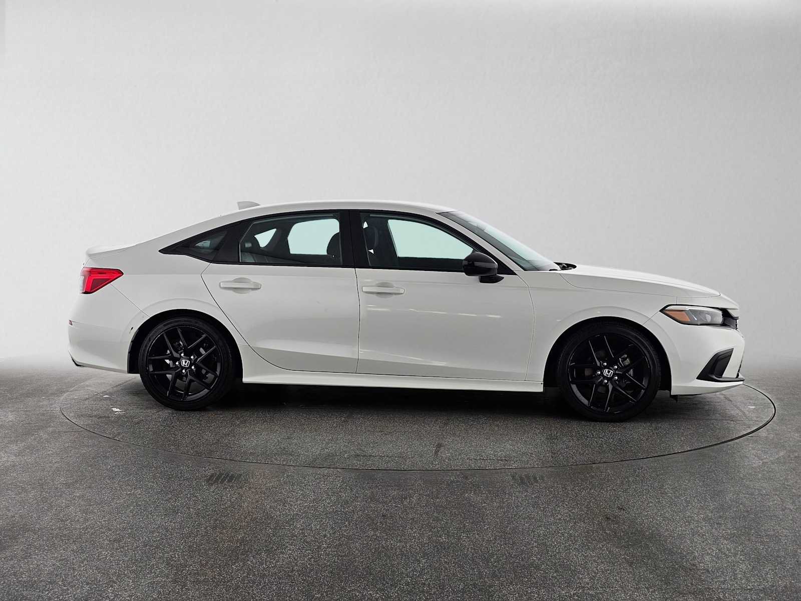 Used 2023 Honda Civic Sport image 2